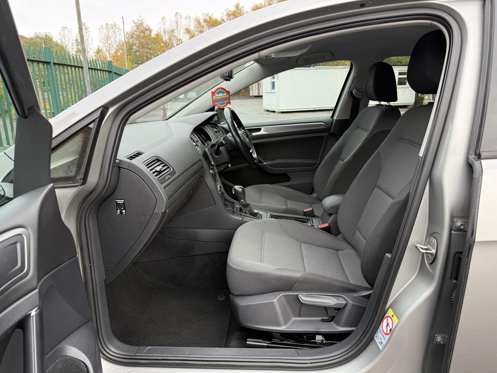 Volkswagen Golf 1.6 TDI BlueMotion Tech SE Hatchback 5dr Diesel DSG Euro 5 (s/s) (105 ps)