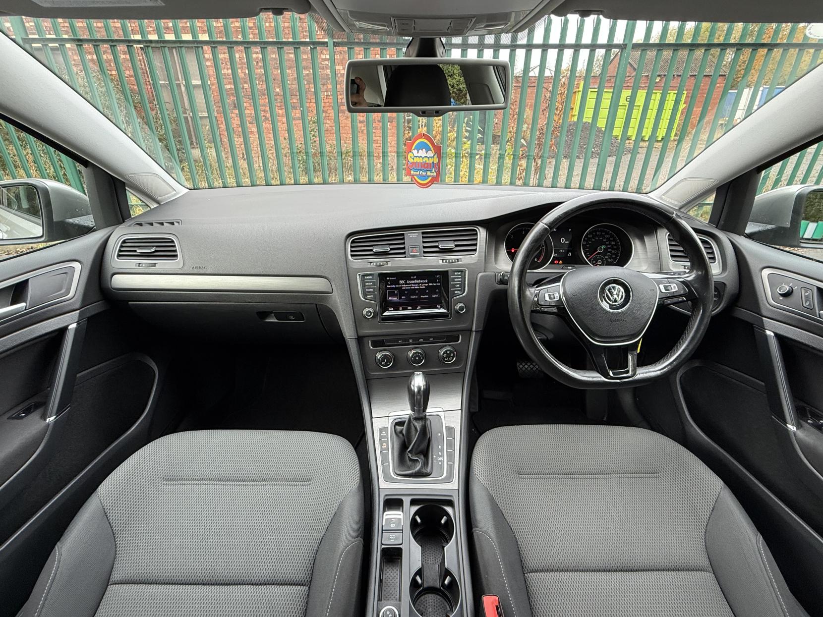 Volkswagen Golf 1.6 TDI BlueMotion Tech SE Hatchback 5dr Diesel DSG Euro 5 (s/s) (105 ps)