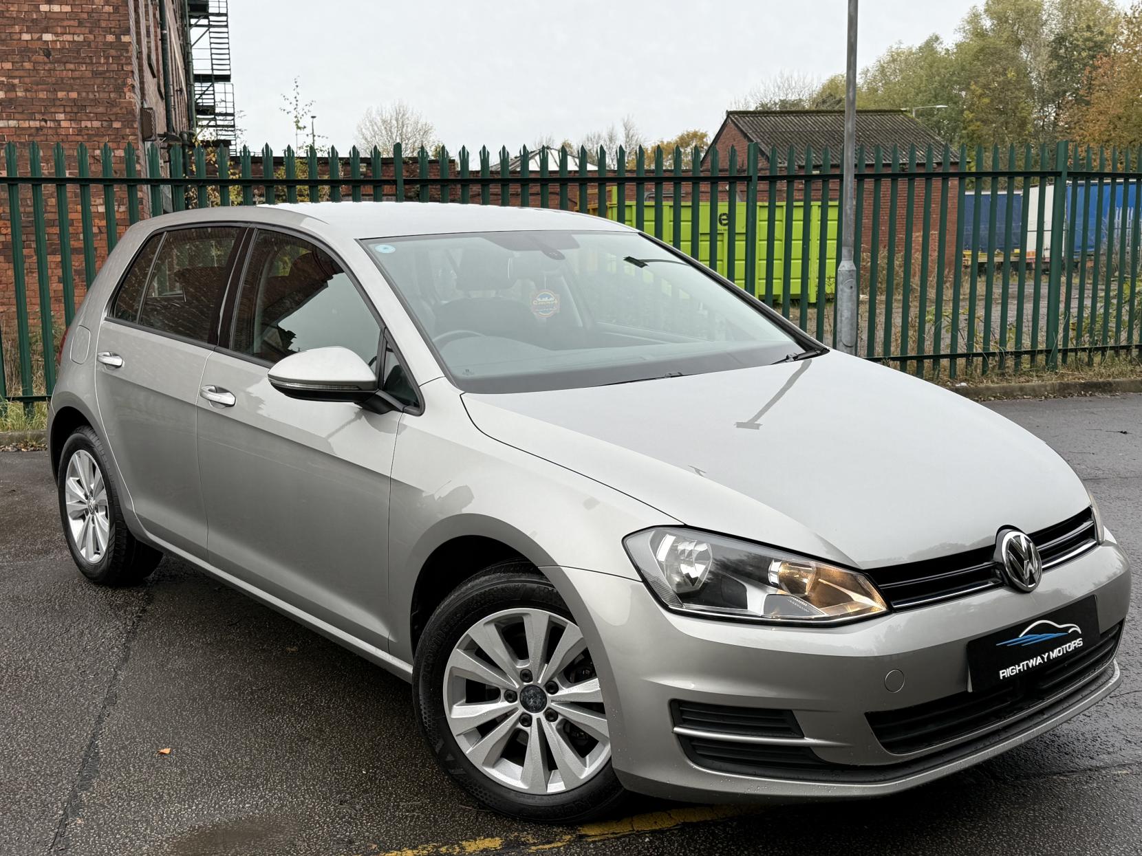 Volkswagen Golf 1.6 TDI BlueMotion Tech SE Hatchback 5dr Diesel DSG Euro 5 (s/s) (105 ps)