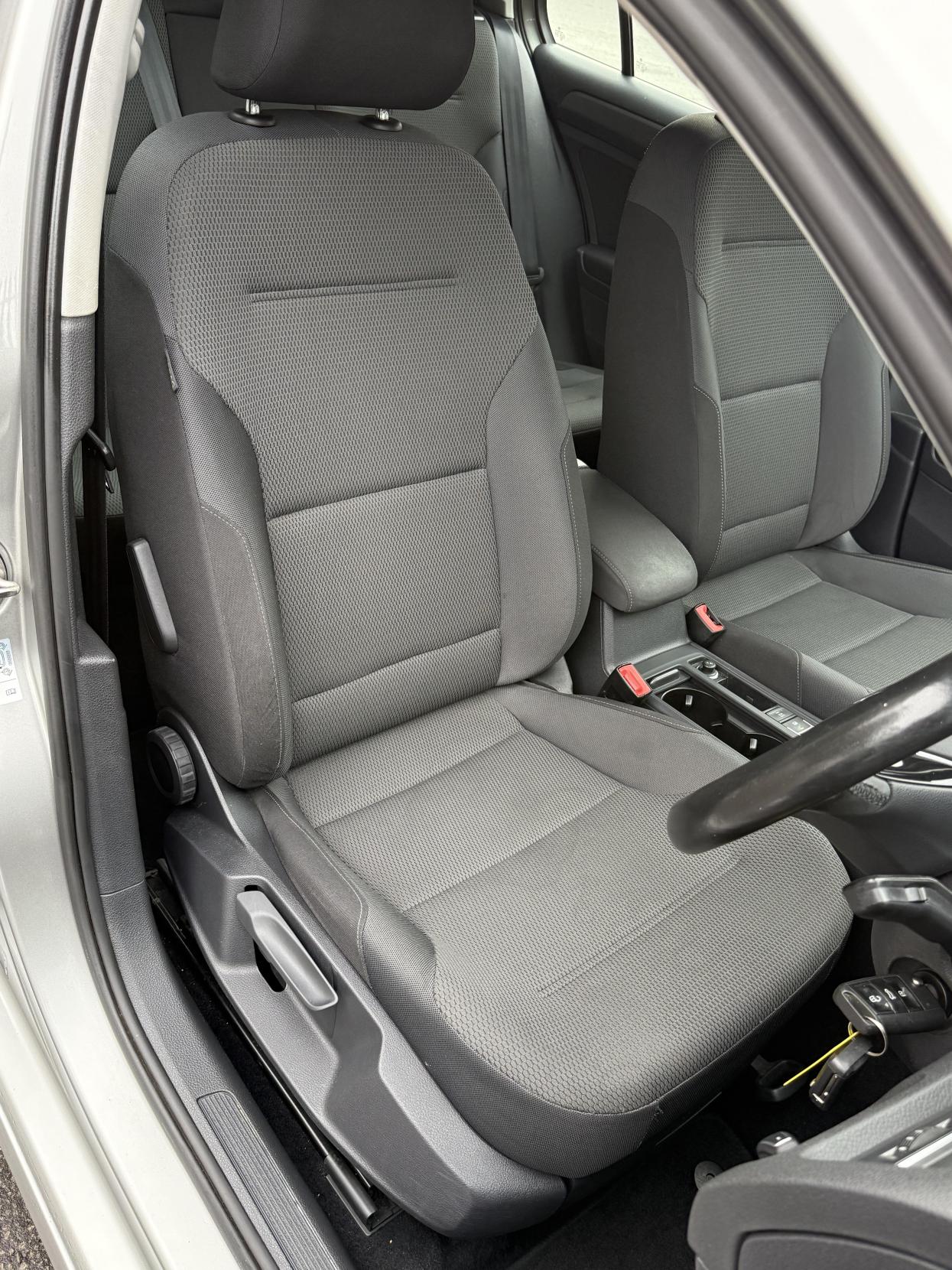 Volkswagen Golf 1.6 TDI BlueMotion Tech SE Hatchback 5dr Diesel DSG Euro 5 (s/s) (105 ps)